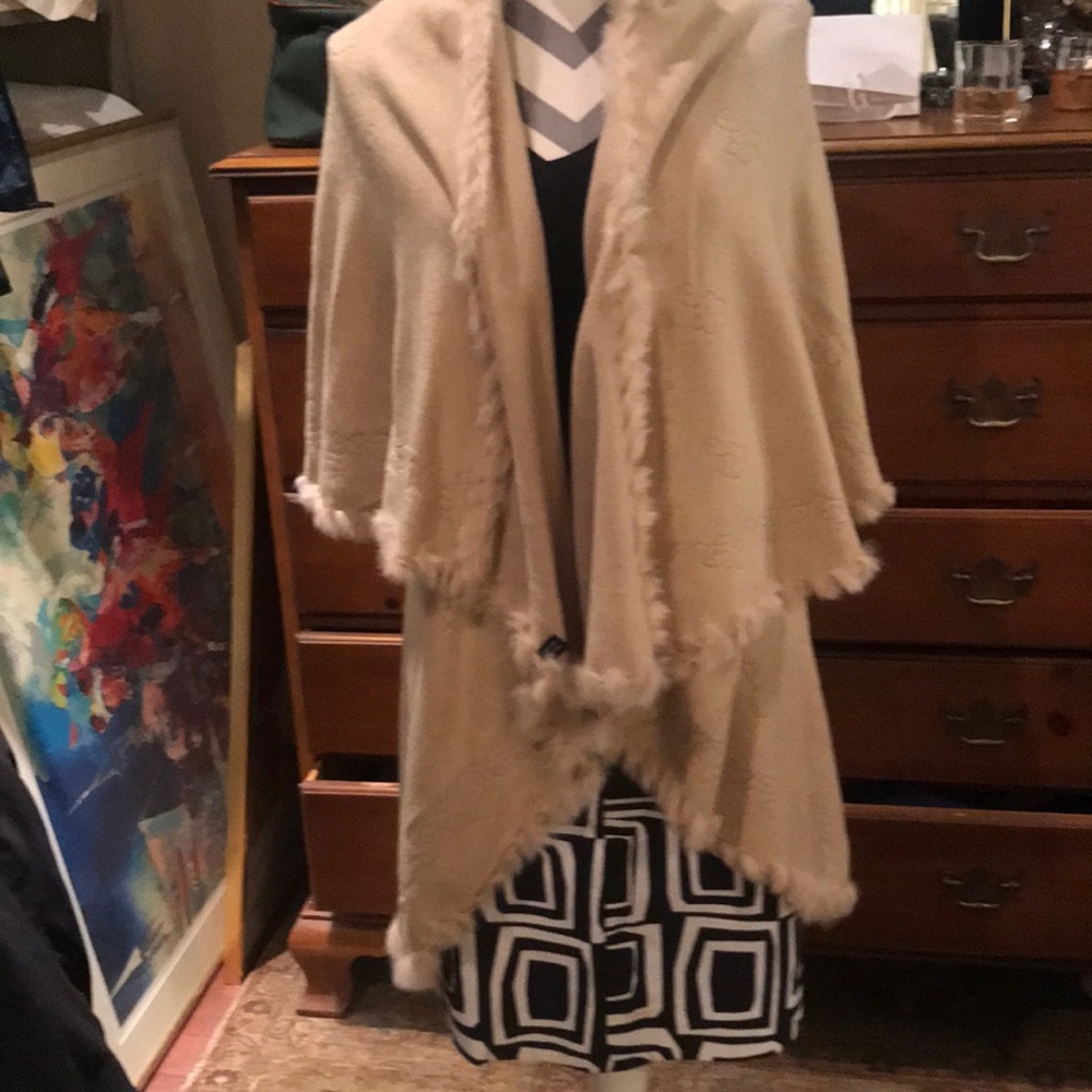 Tan cape